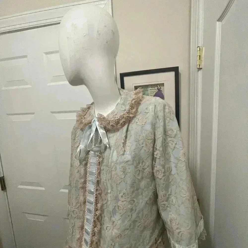 Two pieces of nightgown long and short coat with stunning design - Picture 16 of 16